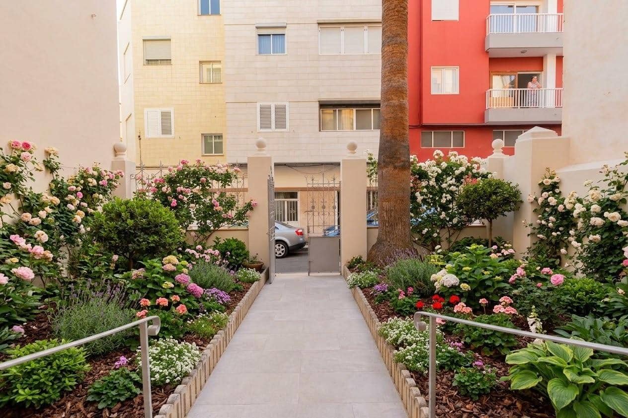 6 bedroom Terraced Villa for sale in Santa Cruz de Tenerife with garage - € 525,000 (Ref: 10109775)
