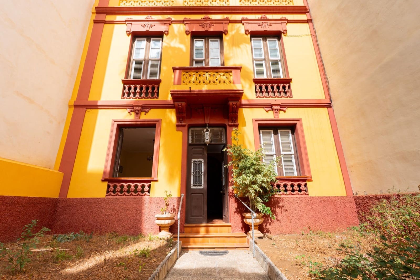 6 bedroom Terraced Villa for sale in Santa Cruz de Tenerife with garage - € 525,000 (Ref: 10109775)