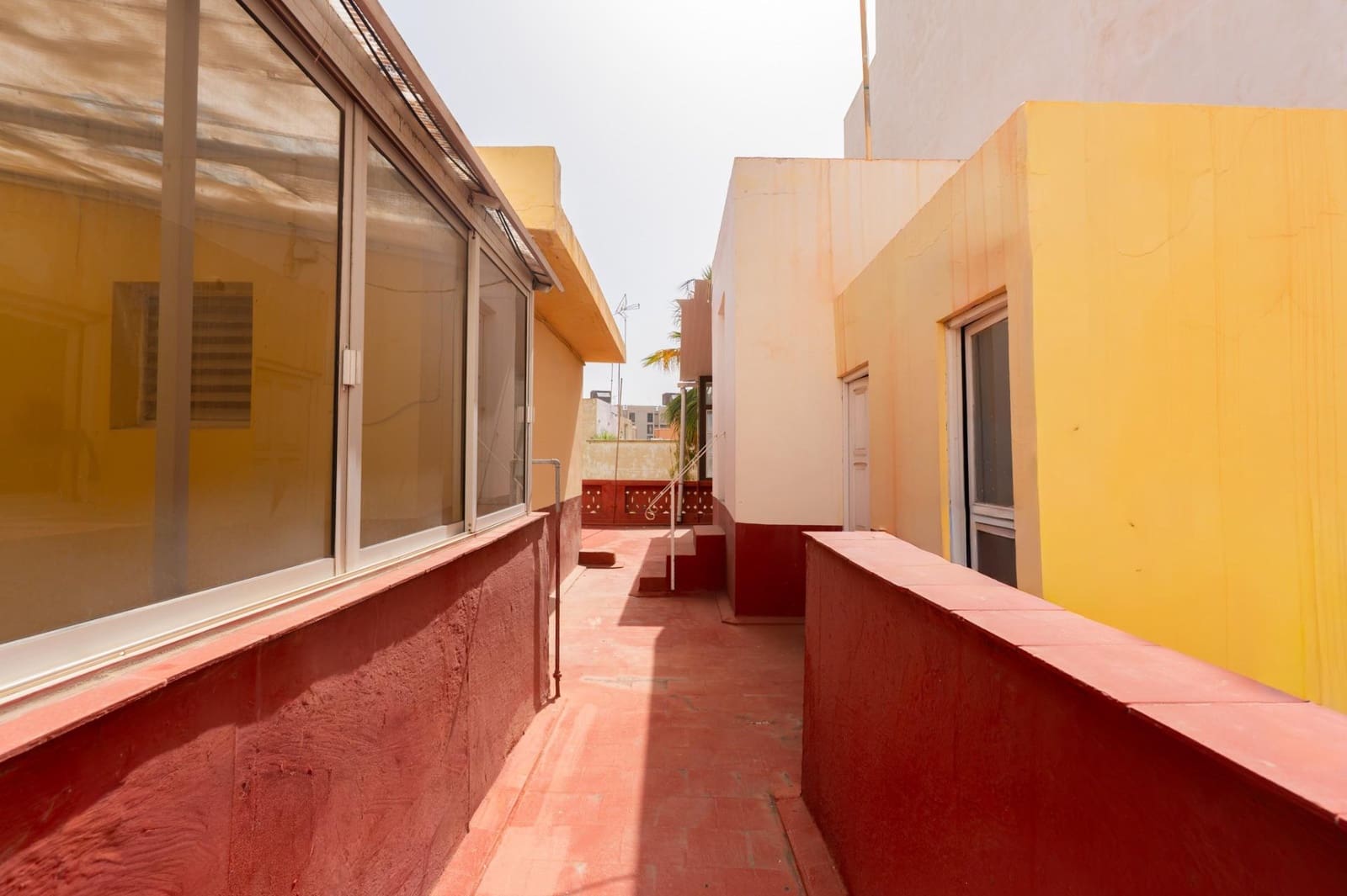 6 bedroom Terraced Villa for sale in Santa Cruz de Tenerife with garage - € 525,000 (Ref: 10109775)