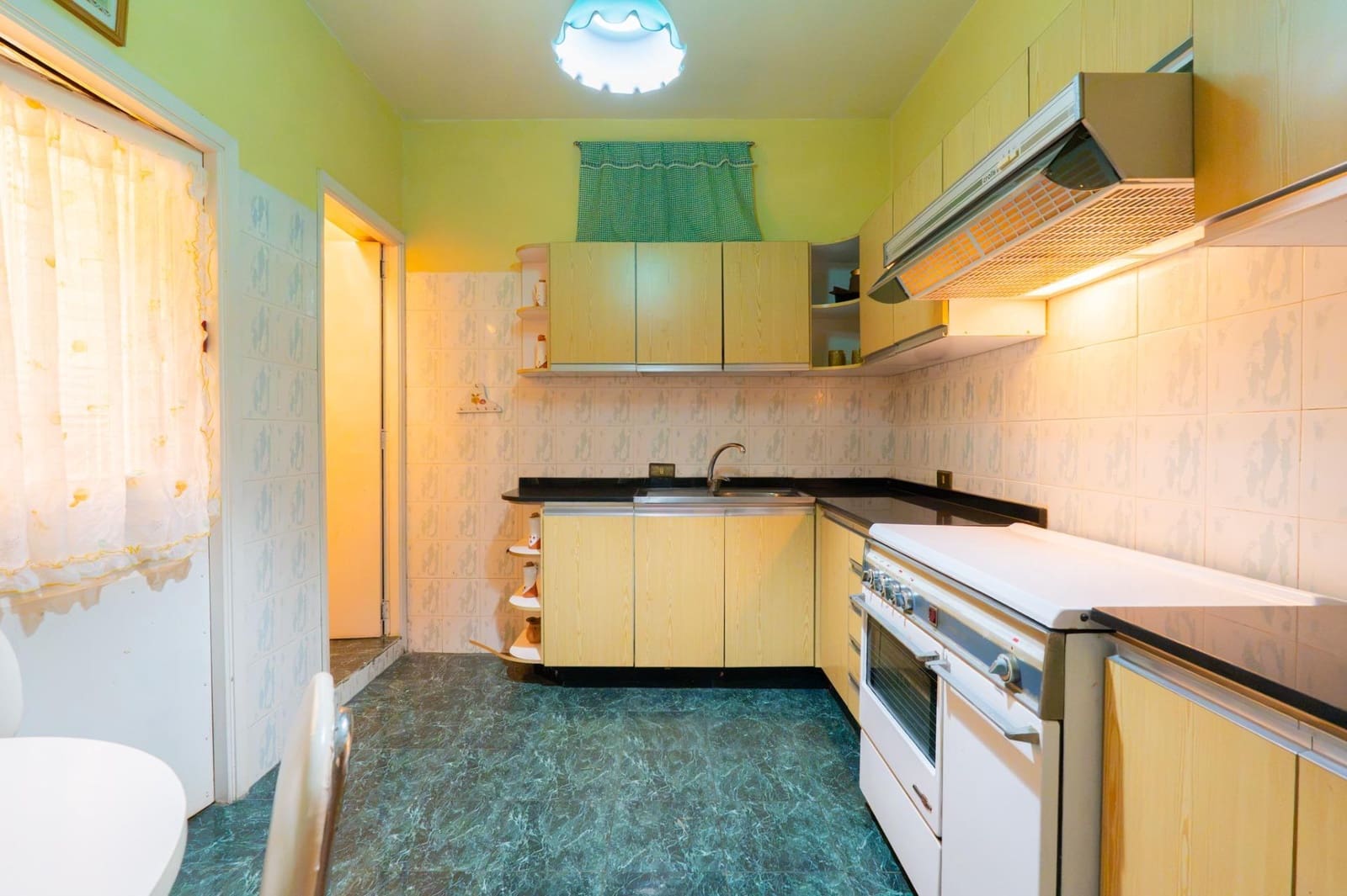 6 bedroom Terraced Villa for sale in Santa Cruz de Tenerife with garage - € 525,000 (Ref: 10109775)