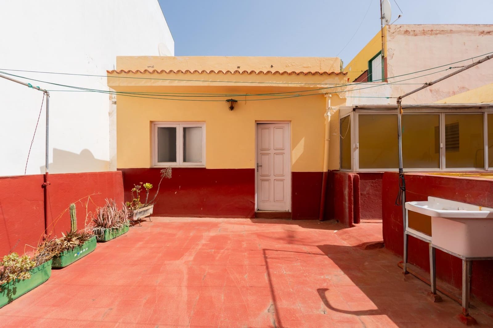 6 bedroom Terraced Villa for sale in Santa Cruz de Tenerife with garage - € 525,000 (Ref: 10109775)