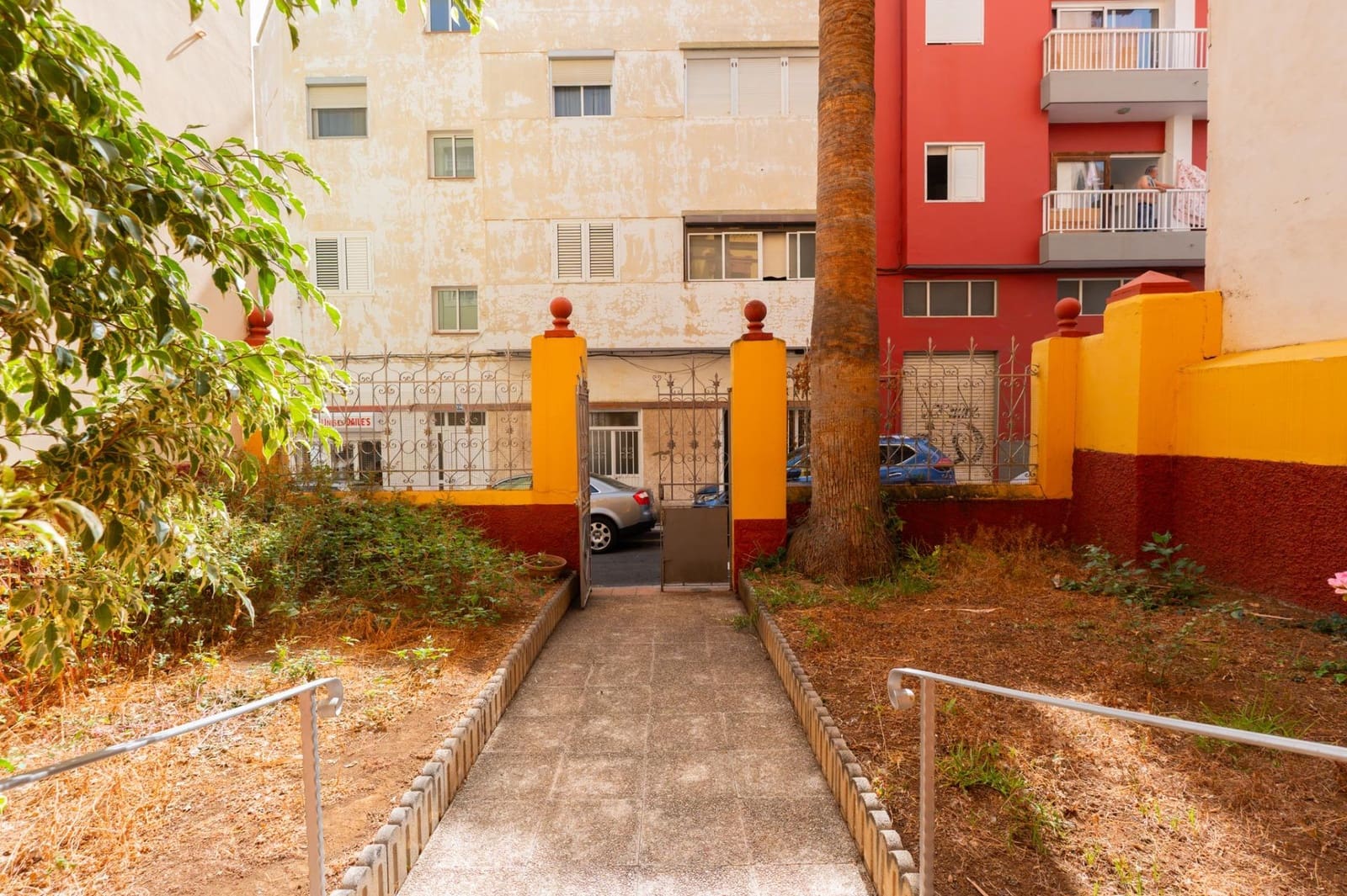 6 bedroom Terraced Villa for sale in Santa Cruz de Tenerife with garage - € 525,000 (Ref: 10109775)