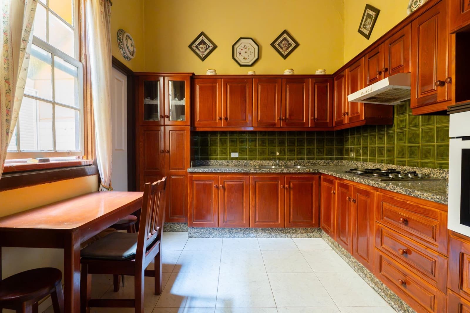 6 bedroom Terraced Villa for sale in Santa Cruz de Tenerife with garage - € 525,000 (Ref: 10109775)