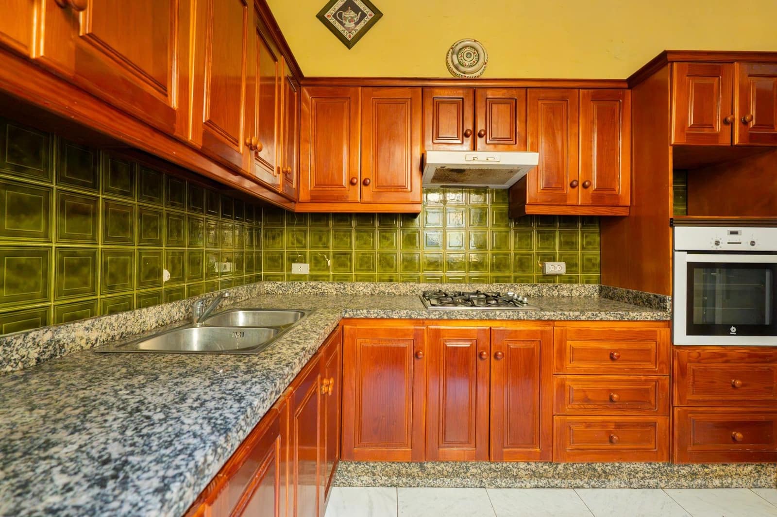 6 bedroom Terraced Villa for sale in Santa Cruz de Tenerife with garage - € 525,000 (Ref: 10109775)