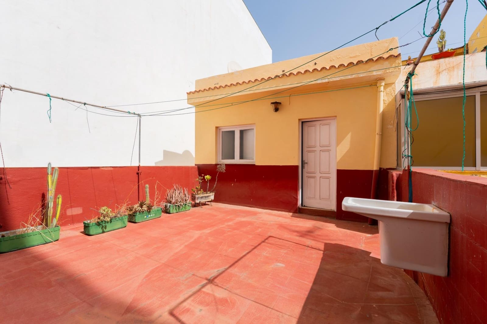 6 bedroom Terraced Villa for sale in Santa Cruz de Tenerife with garage - € 525,000 (Ref: 10109775)