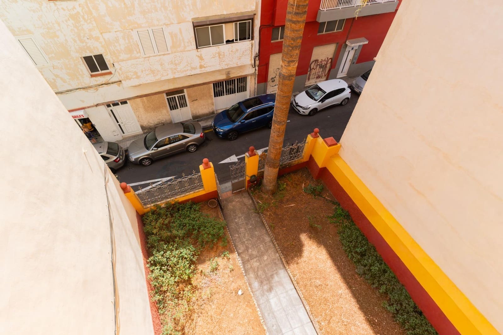 6 bedroom Terraced Villa for sale in Santa Cruz de Tenerife with garage - € 525,000 (Ref: 10109775)