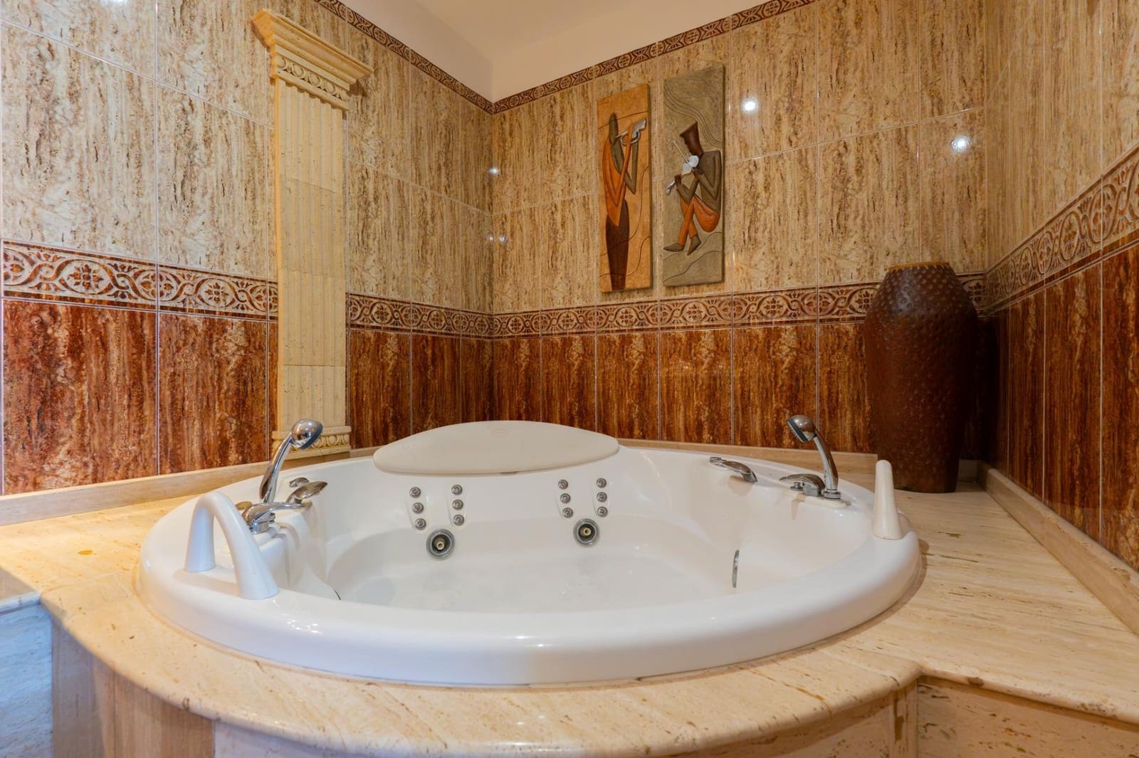 5 sovrum Villa att hyra i Tabaiba med pool garage - 3 700 € (Ref: 10136129)