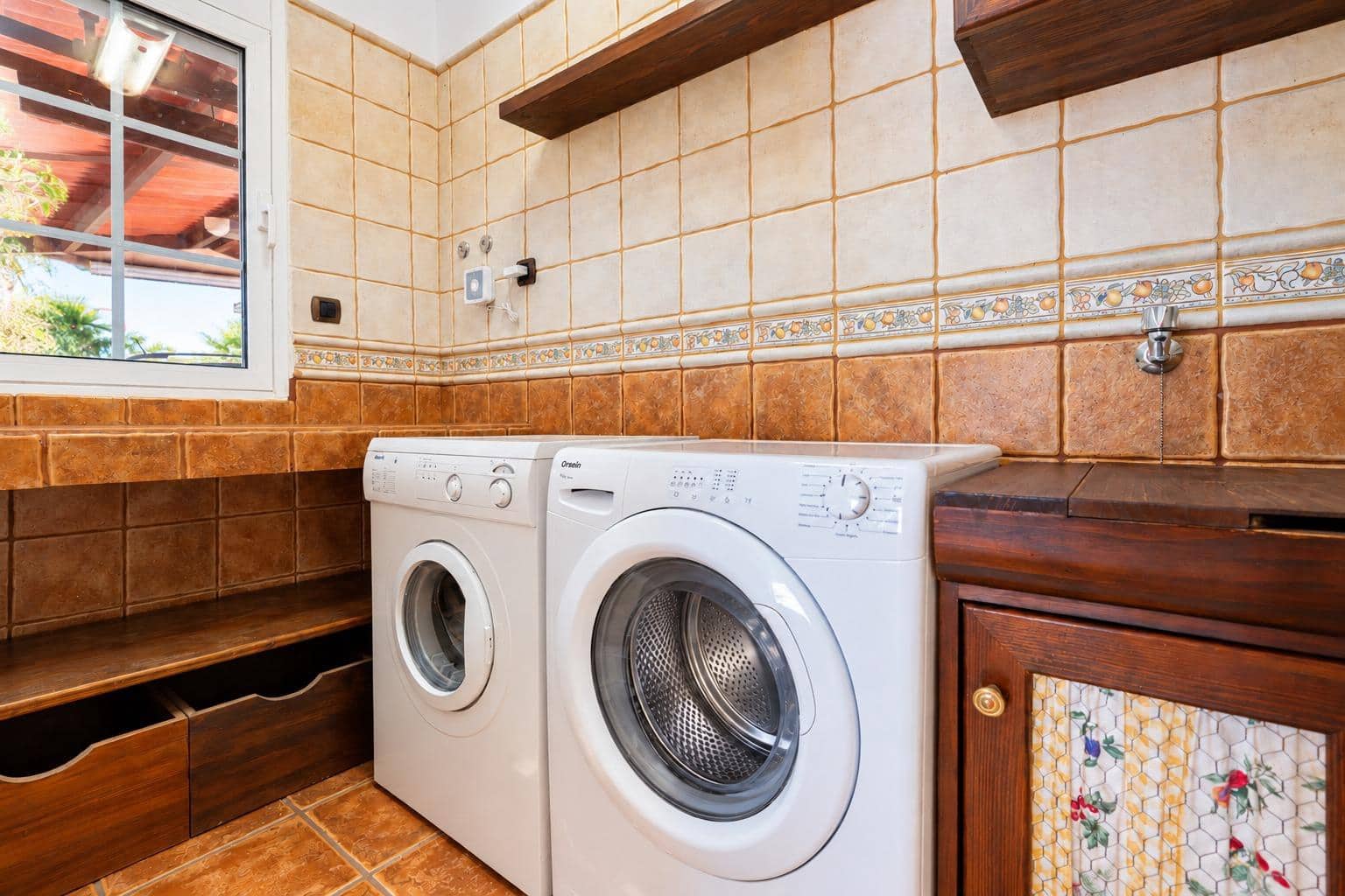 5 bedroom Villa for rent in Tabaiba with pool garage - € 3,700 (Ref: 10136129)