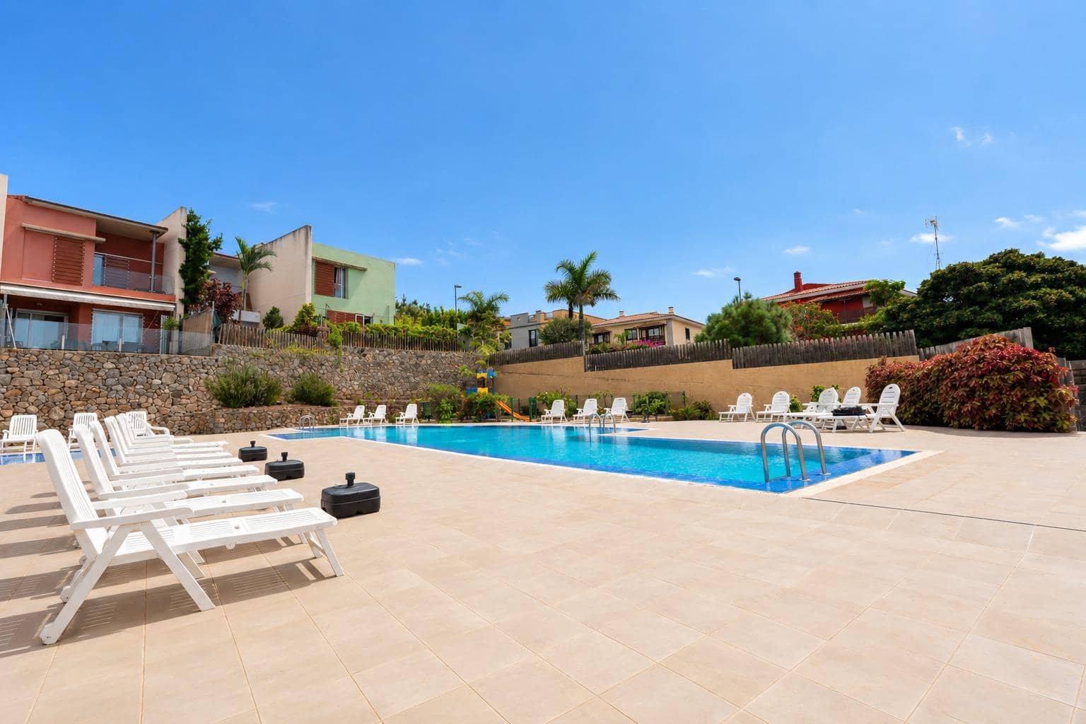 3 quarto Moradia Geminada para arrendar em La Quinta com piscina - 1 500 € (Ref: 10147202)