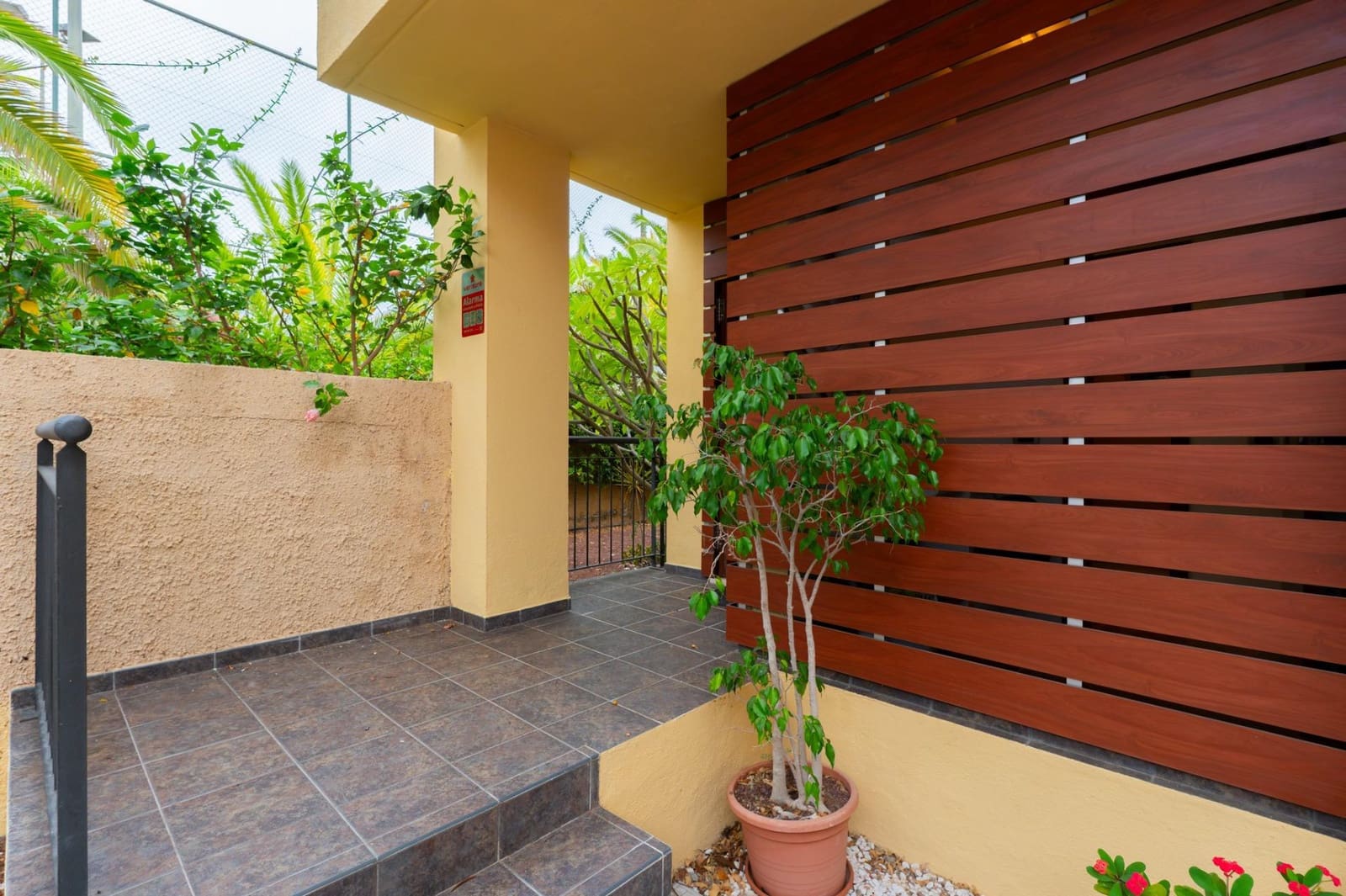 3 quarto Moradia Geminada para arrendar em La Quinta com piscina - 1 500 € (Ref: 10147202)