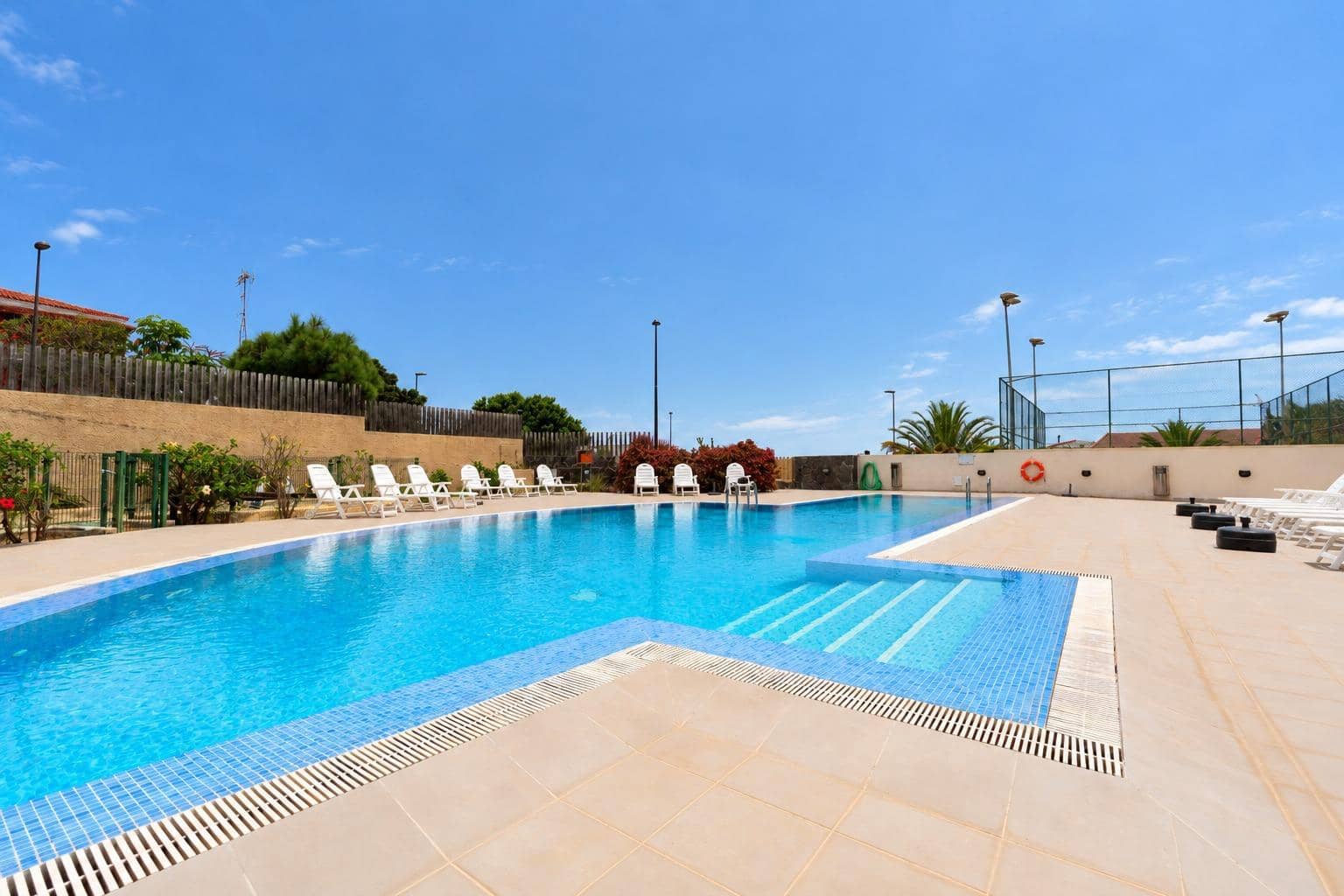 3 quarto Moradia Geminada para arrendar em La Quinta com piscina - 1 500 € (Ref: 10147202)