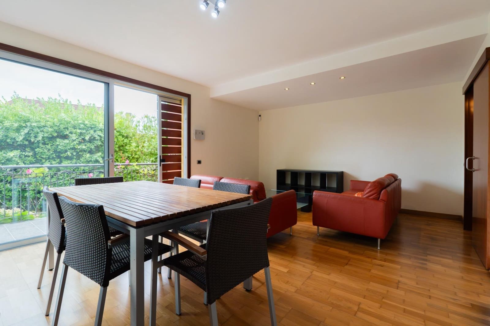 3 quarto Moradia Geminada para arrendar em La Quinta com piscina - 1 500 € (Ref: 10147202)
