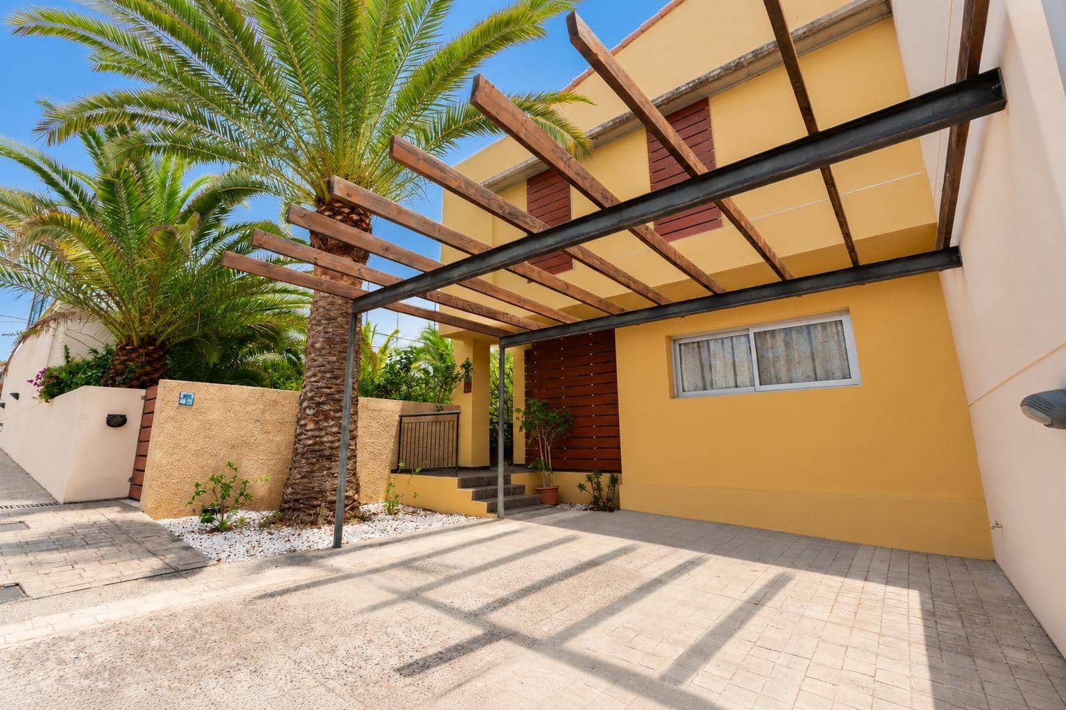 3 quarto Moradia Geminada para arrendar em La Quinta com piscina - 1 500 € (Ref: 10147202)