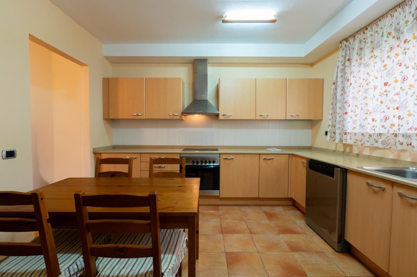 3 quarto Moradia Geminada para arrendar em La Quinta com piscina - 1 500 € (Ref: 10147202)