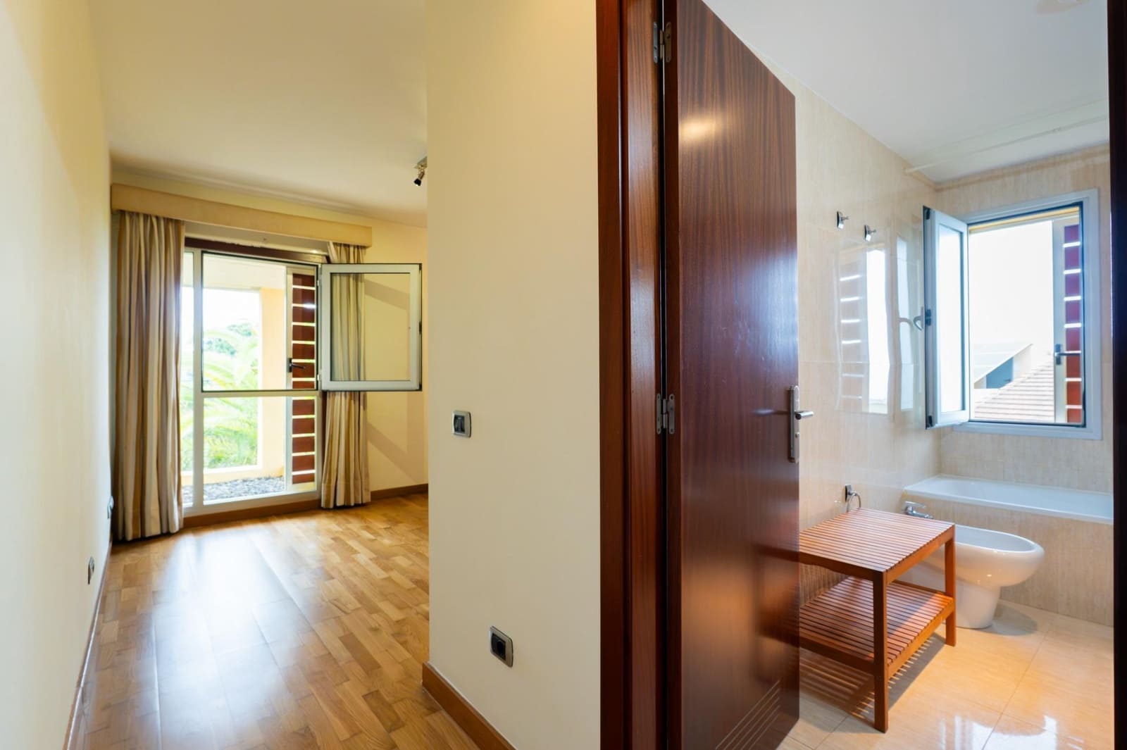 3 quarto Moradia Geminada para arrendar em La Quinta com piscina - 1 500 € (Ref: 10147202)