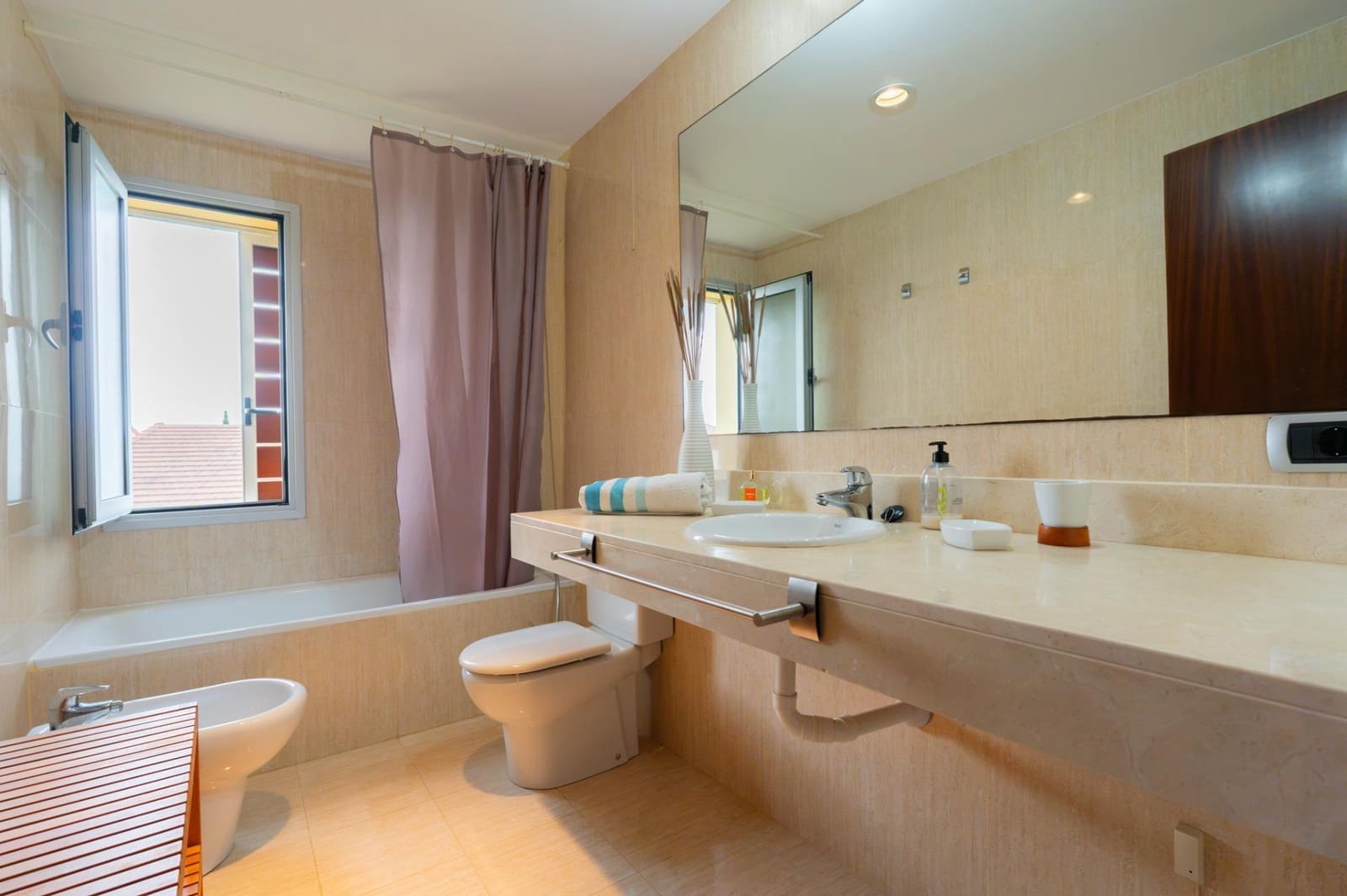 3 quarto Moradia Geminada para arrendar em La Quinta com piscina - 1 500 € (Ref: 10147202)