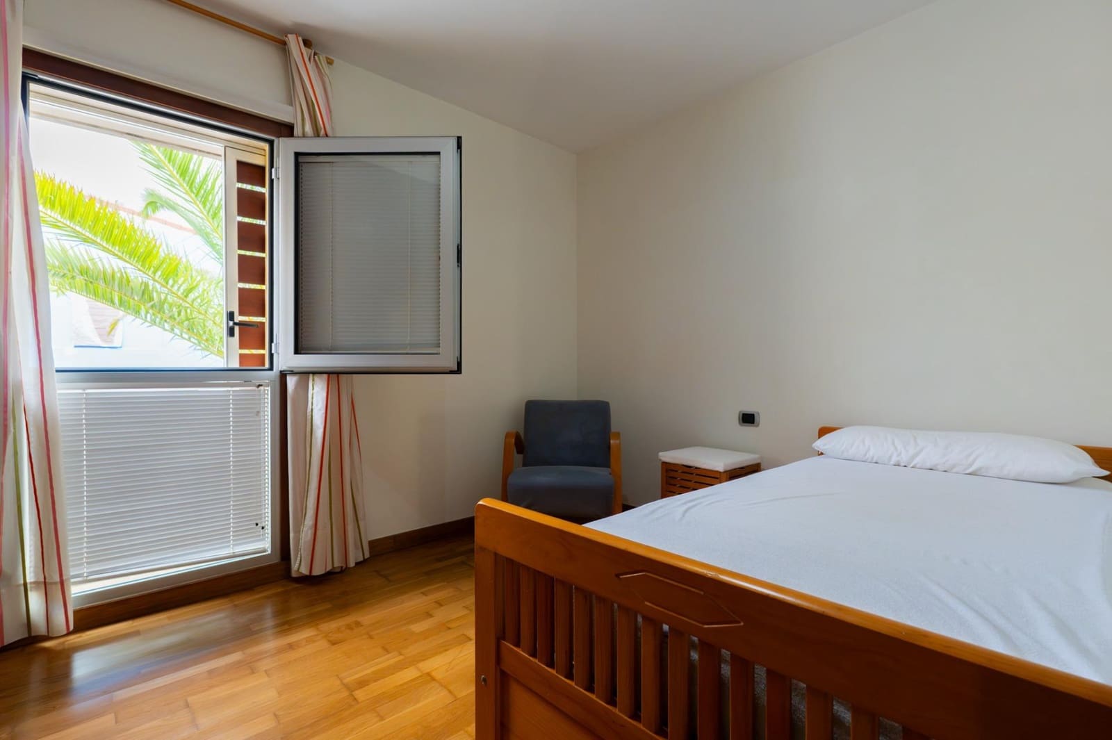 3 quarto Moradia Geminada para arrendar em La Quinta com piscina - 1 500 € (Ref: 10147202)