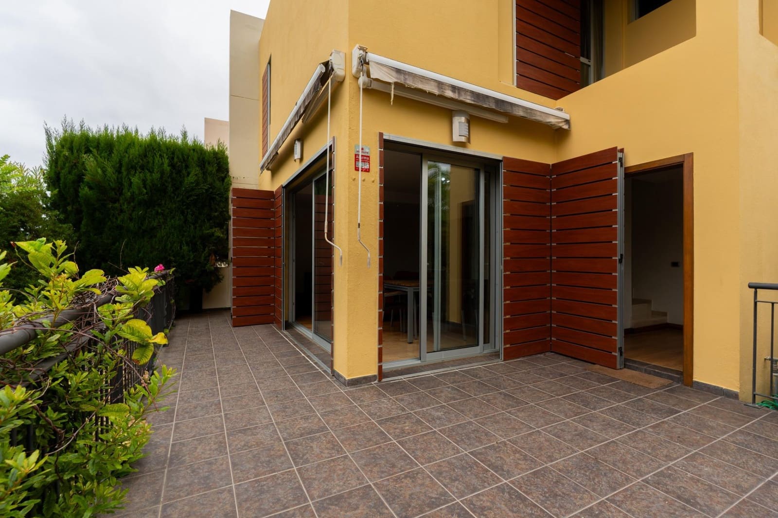 3 quarto Moradia Geminada para arrendar em La Quinta com piscina - 1 500 € (Ref: 10147202)