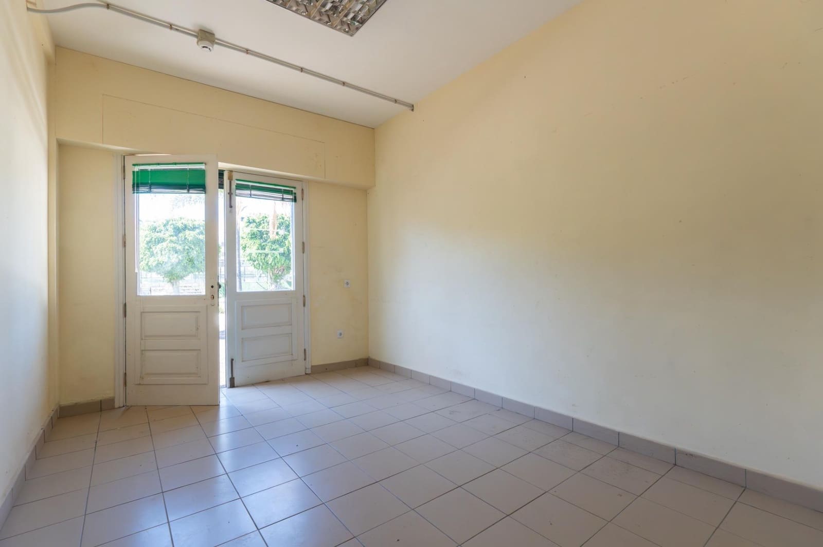 Kommersiell til leie i Puerto de la Cruz med garasje - € 1 995 (Ref: 9892724)