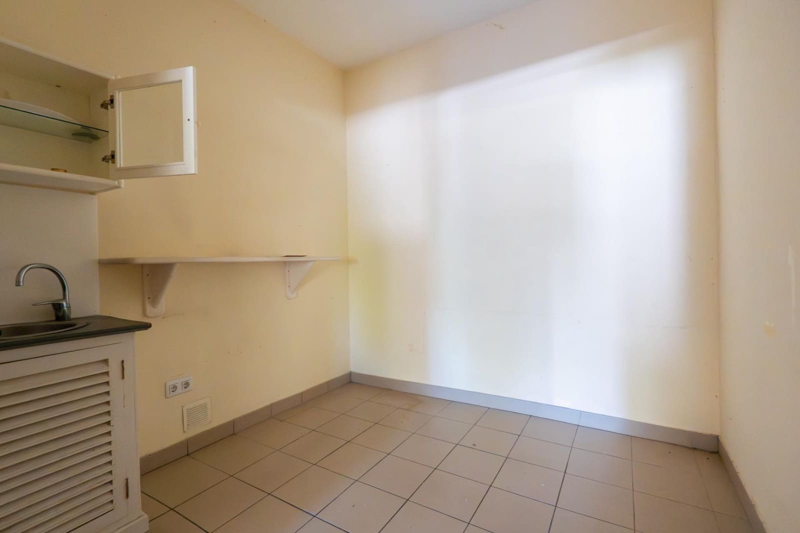 Kommersiell til leie i Puerto de la Cruz med garasje - € 1 995 (Ref: 9892724)