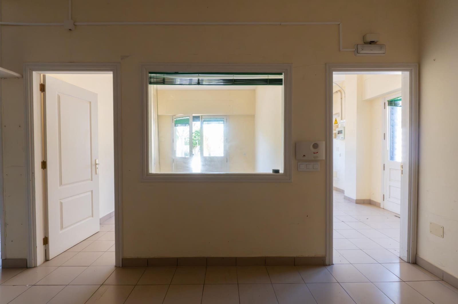 Kommersiell til leie i Puerto de la Cruz med garasje - € 1 995 (Ref: 9892724)