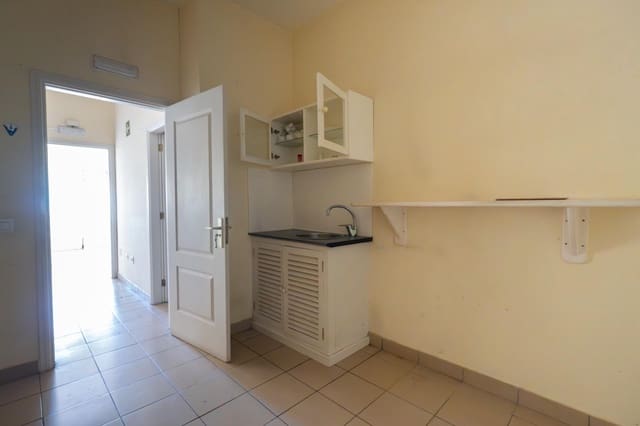 Commerciale da affittare in Puerto de la Cruz con garage - 1.995 € (Rif: 9892724)