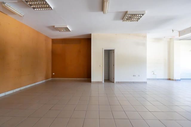 Commerciale da affittare in Puerto de la Cruz con garage - 1.995 € (Rif: 9892724)