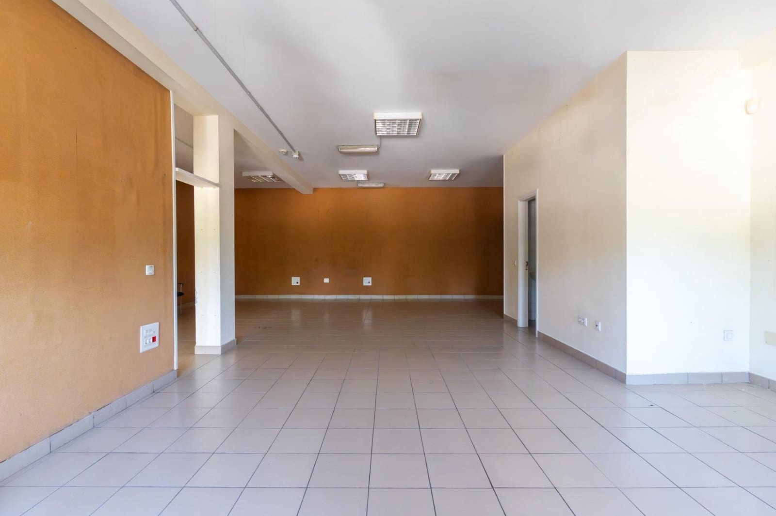 Kommersiell til leie i Puerto de la Cruz med garasje - € 1 995 (Ref: 9892724)