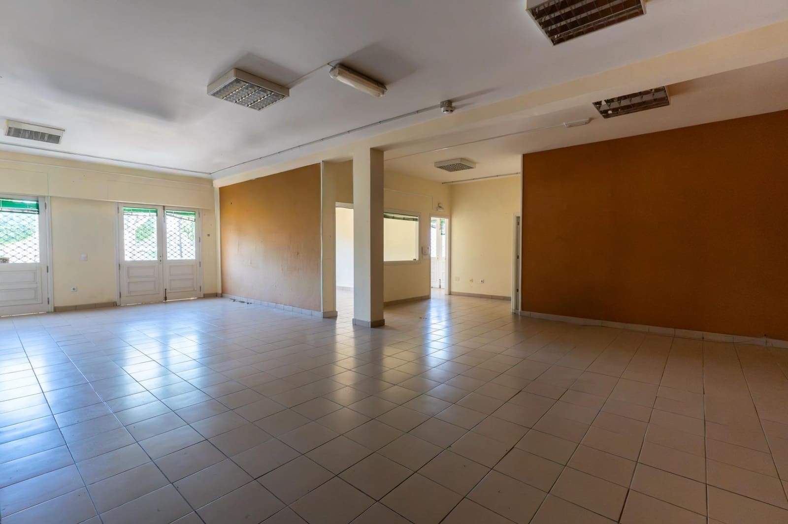 Kommersiell til leie i Puerto de la Cruz med garasje - € 1 995 (Ref: 9892724)