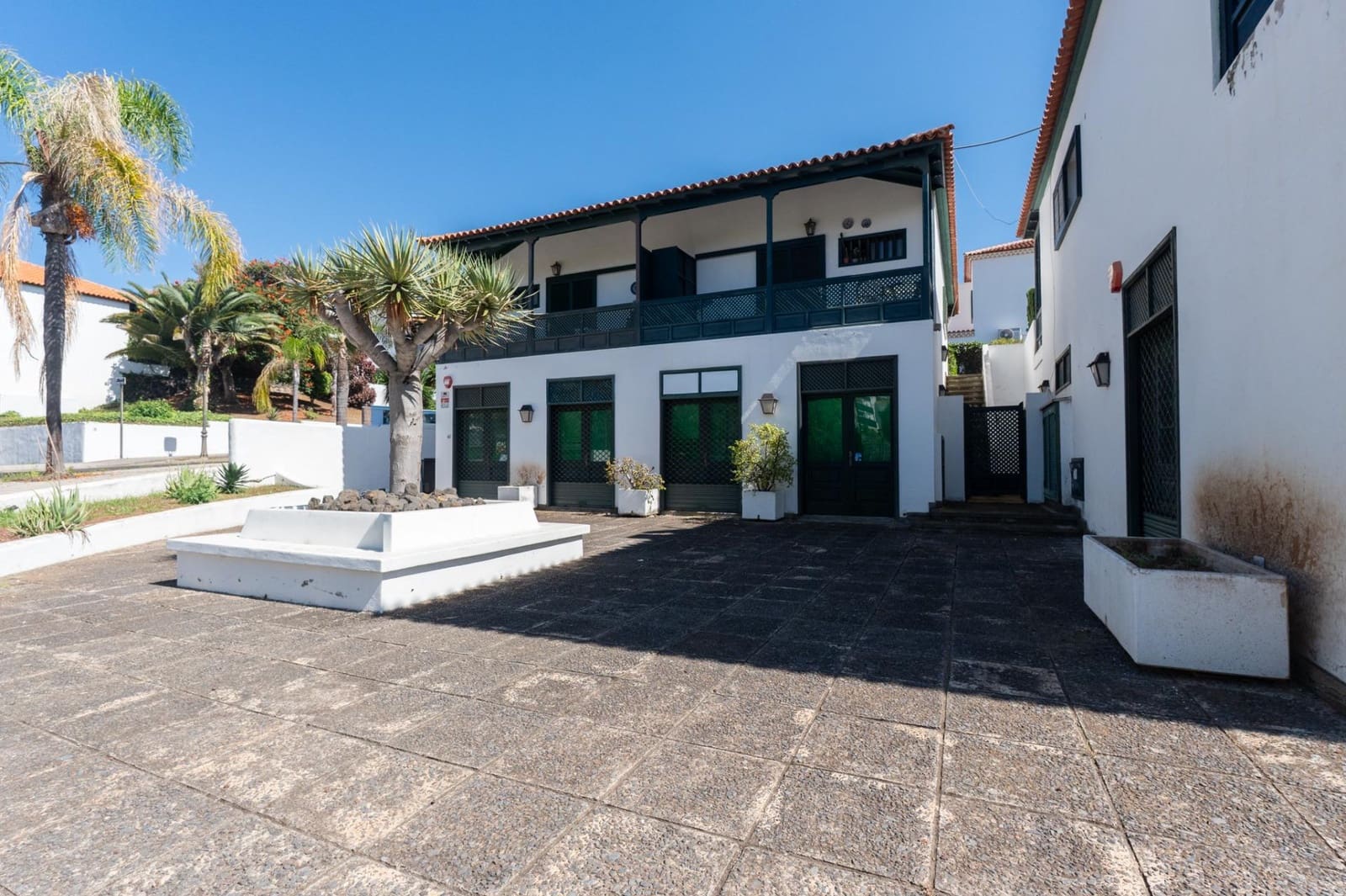Kommersiell til leie i Puerto de la Cruz med garasje - € 1 995 (Ref: 9892724)