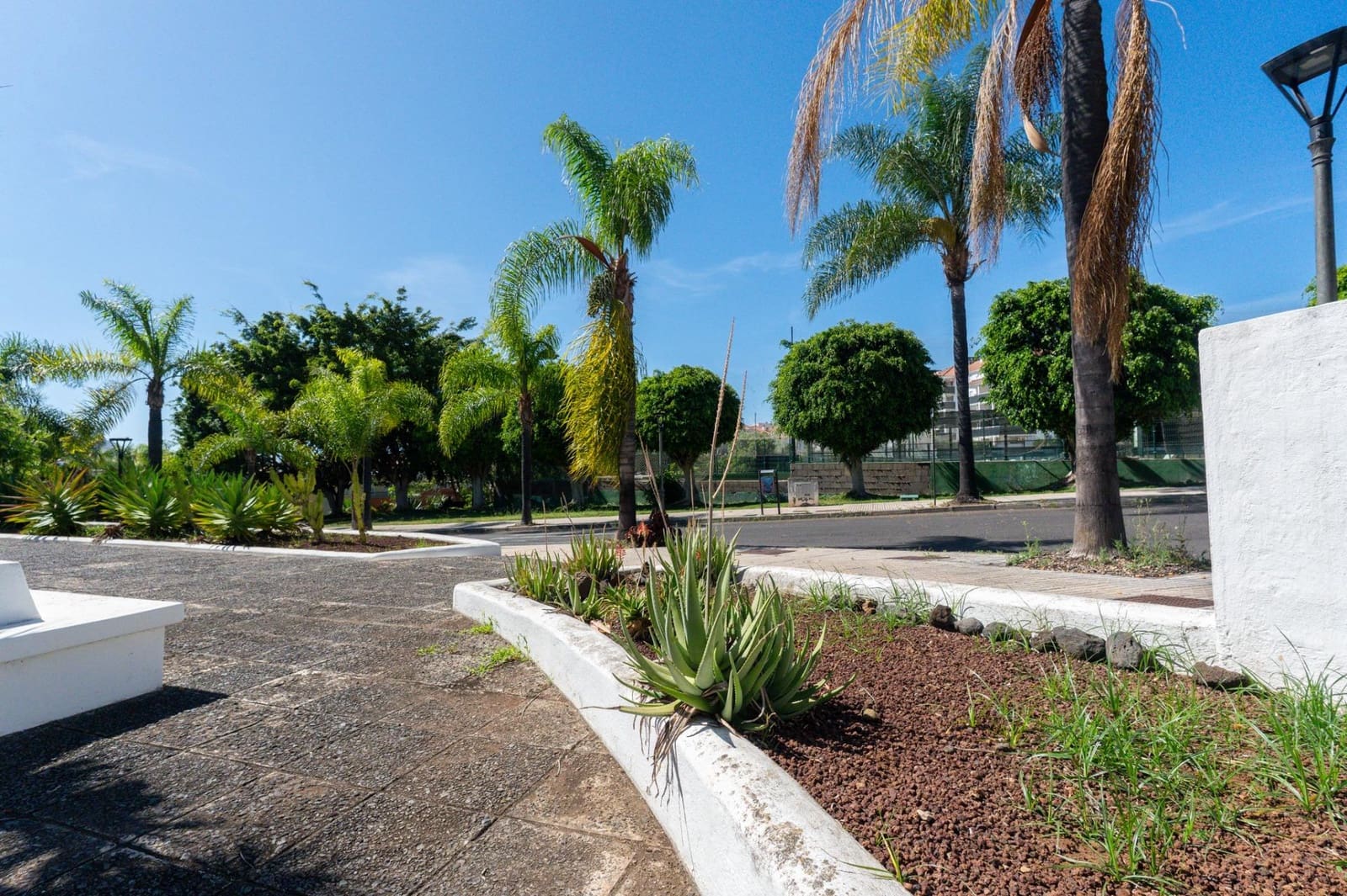 Kommersiell til leie i Puerto de la Cruz med garasje - € 1 995 (Ref: 9892724)