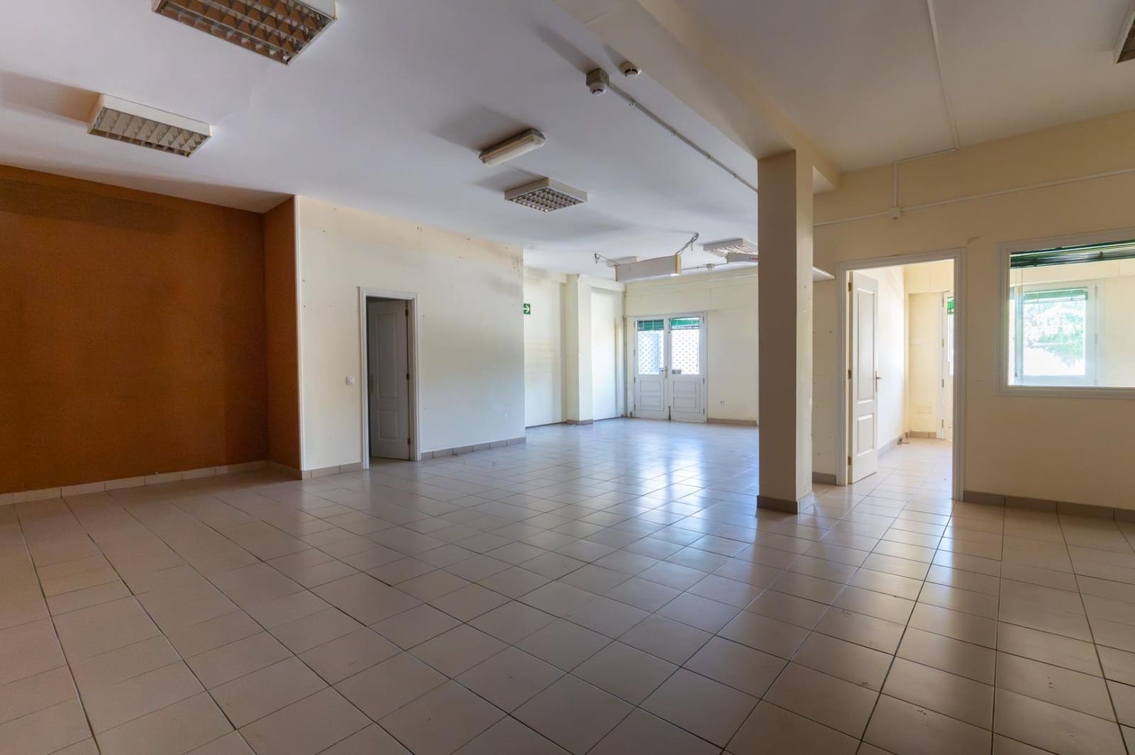 Commercial for rent in Puerto de la Cruz with garage - € 1,495 (Ref: 9892724)