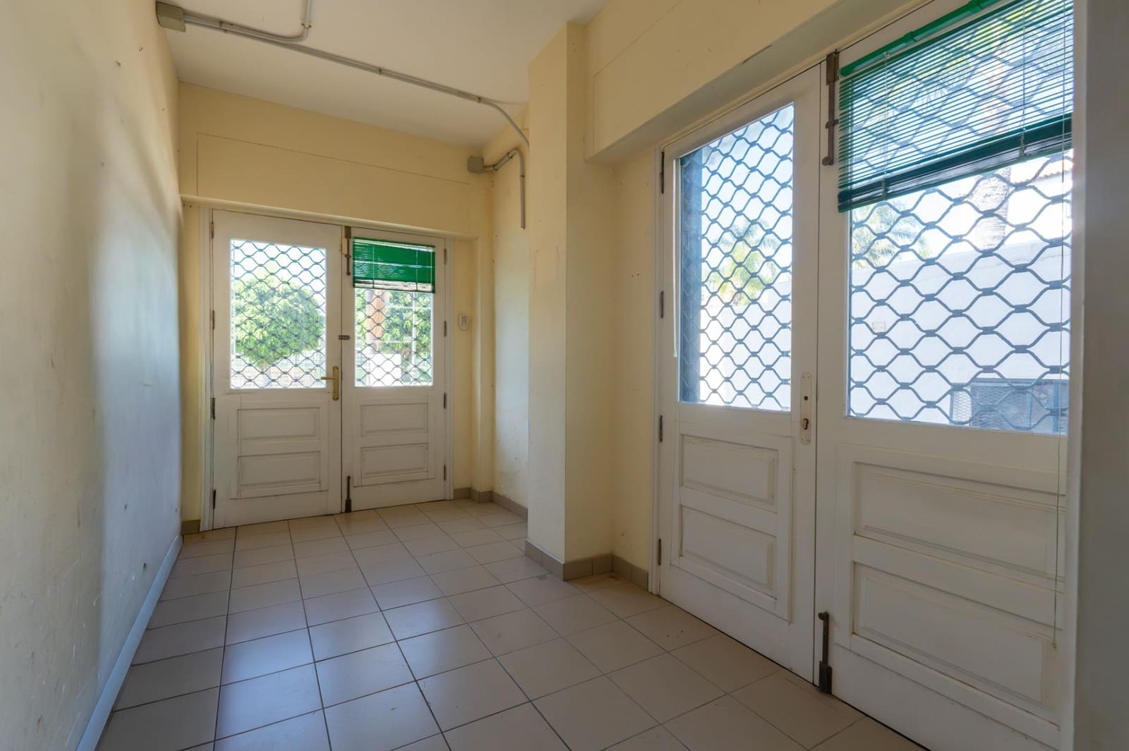 Commercial for rent in Puerto de la Cruz with garage - € 1,495 (Ref: 9892724)
