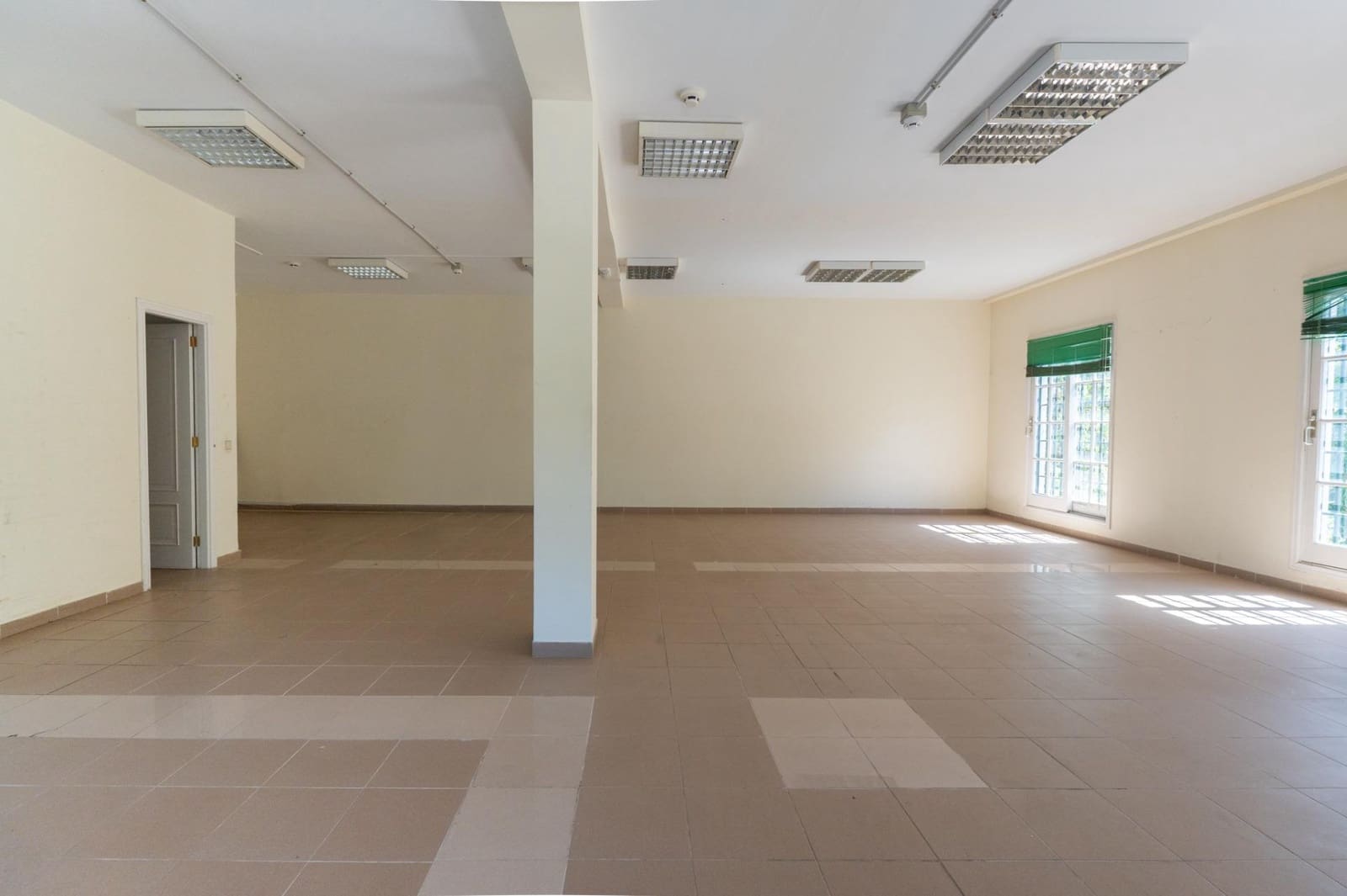 Local Commercial à louer à Puerto de la Cruz avec garage - 1 995 € (Ref: 9892725)