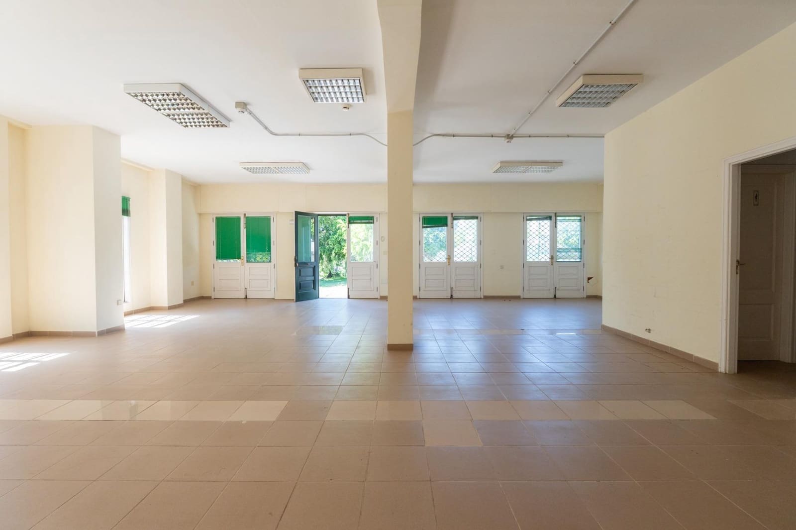 Local Commercial à louer à Puerto de la Cruz avec garage - 1 995 € (Ref: 9892725)
