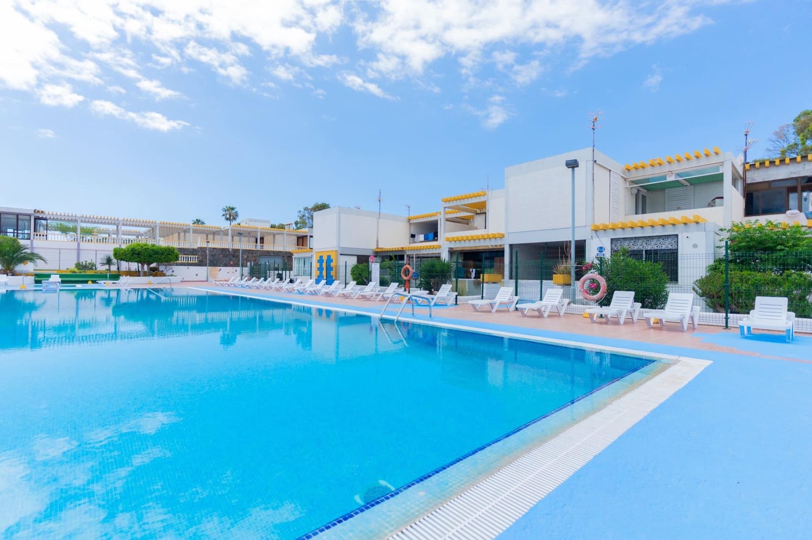 1 soverom Leilighet til salgs i Costa del Silencio med svømmebasseng - € 148 000 (Ref: 9892726)