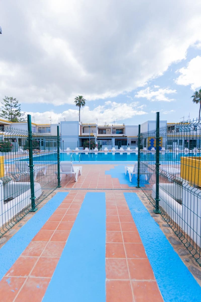 1 soverom Leilighet til salgs i Costa del Silencio med svømmebasseng - € 148 000 (Ref: 9892726)