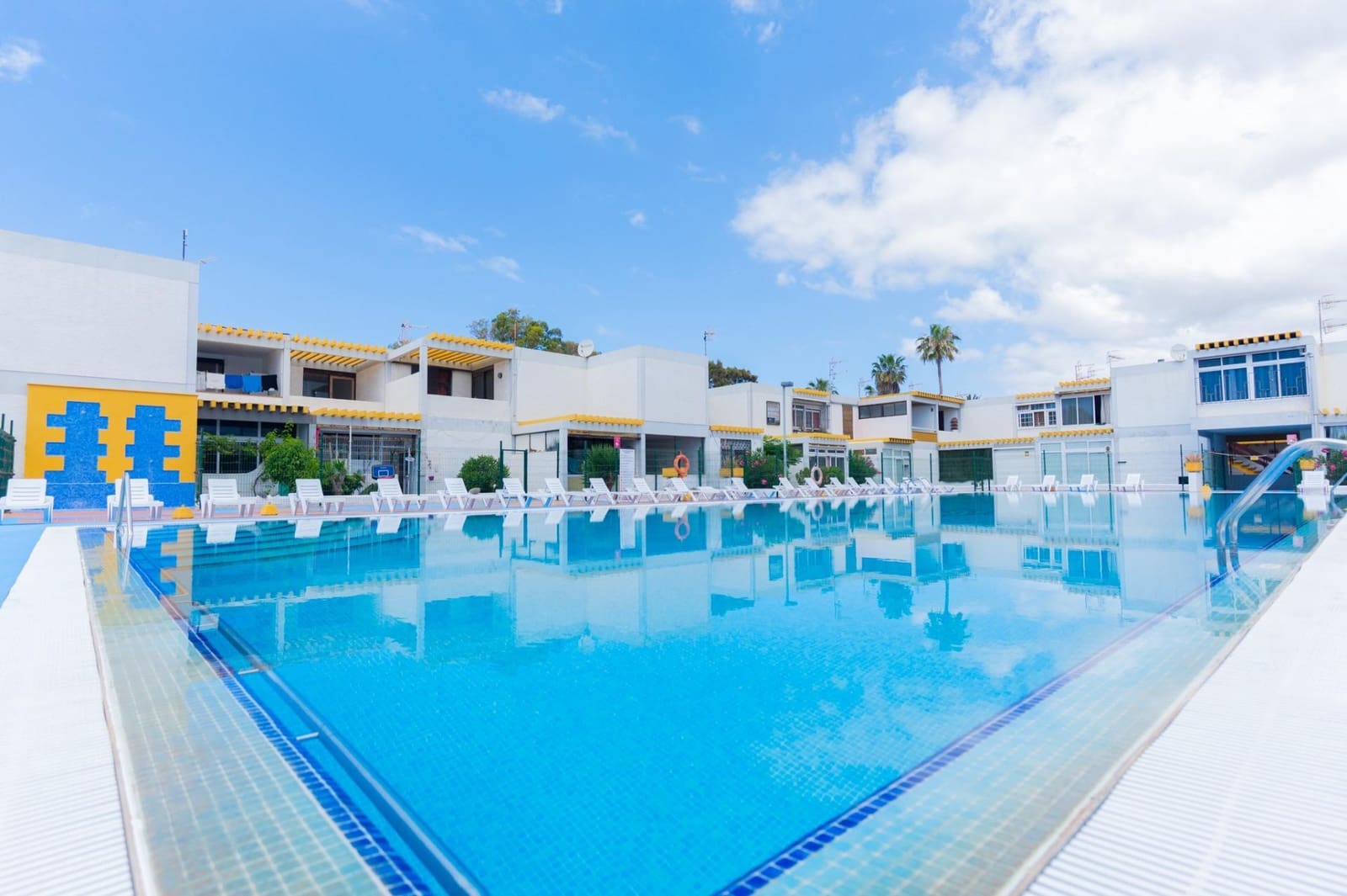1 soverom Leilighet til salgs i Costa del Silencio med svømmebasseng - € 148 000 (Ref: 9892726)