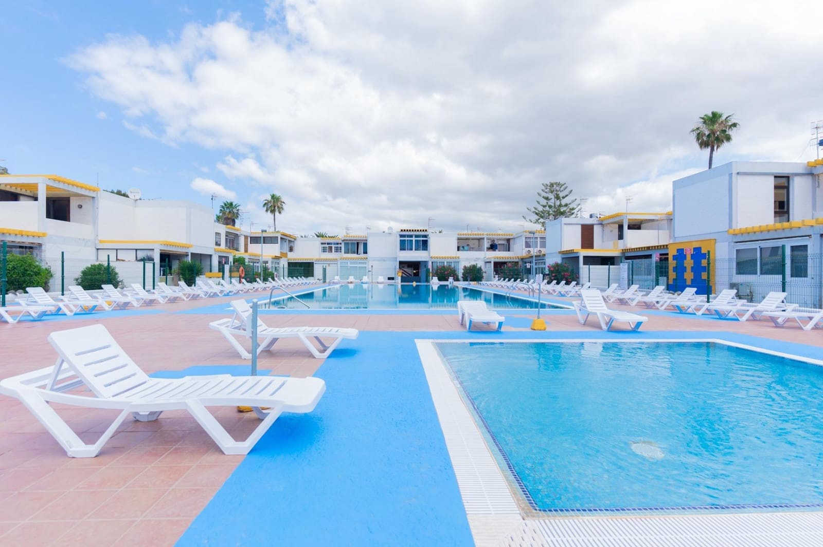 1 soverom Leilighet til salgs i Costa del Silencio med svømmebasseng - € 148 000 (Ref: 9892726)