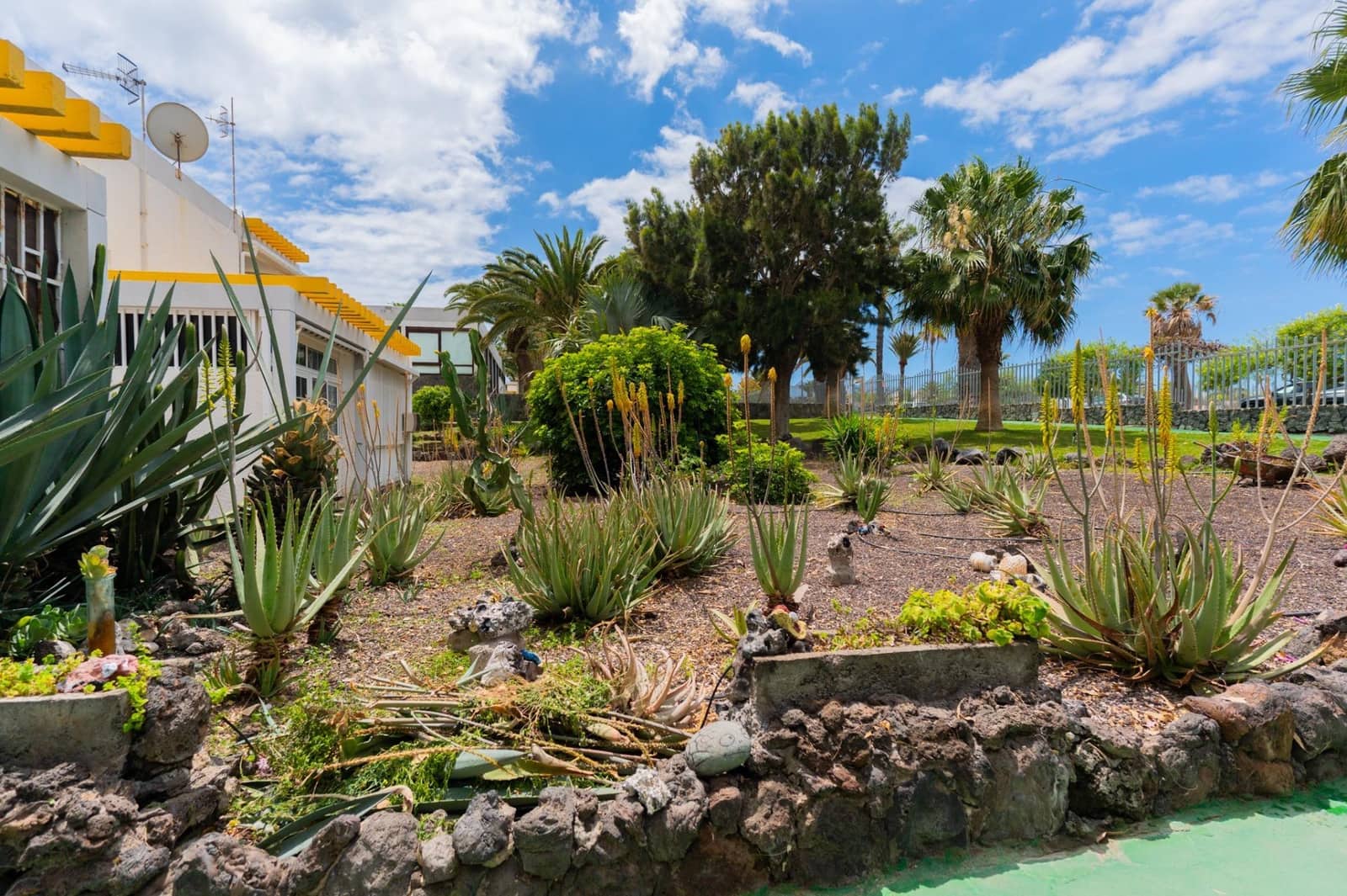 1 soverom Leilighet til salgs i Costa del Silencio med svømmebasseng - € 148 000 (Ref: 9892726)