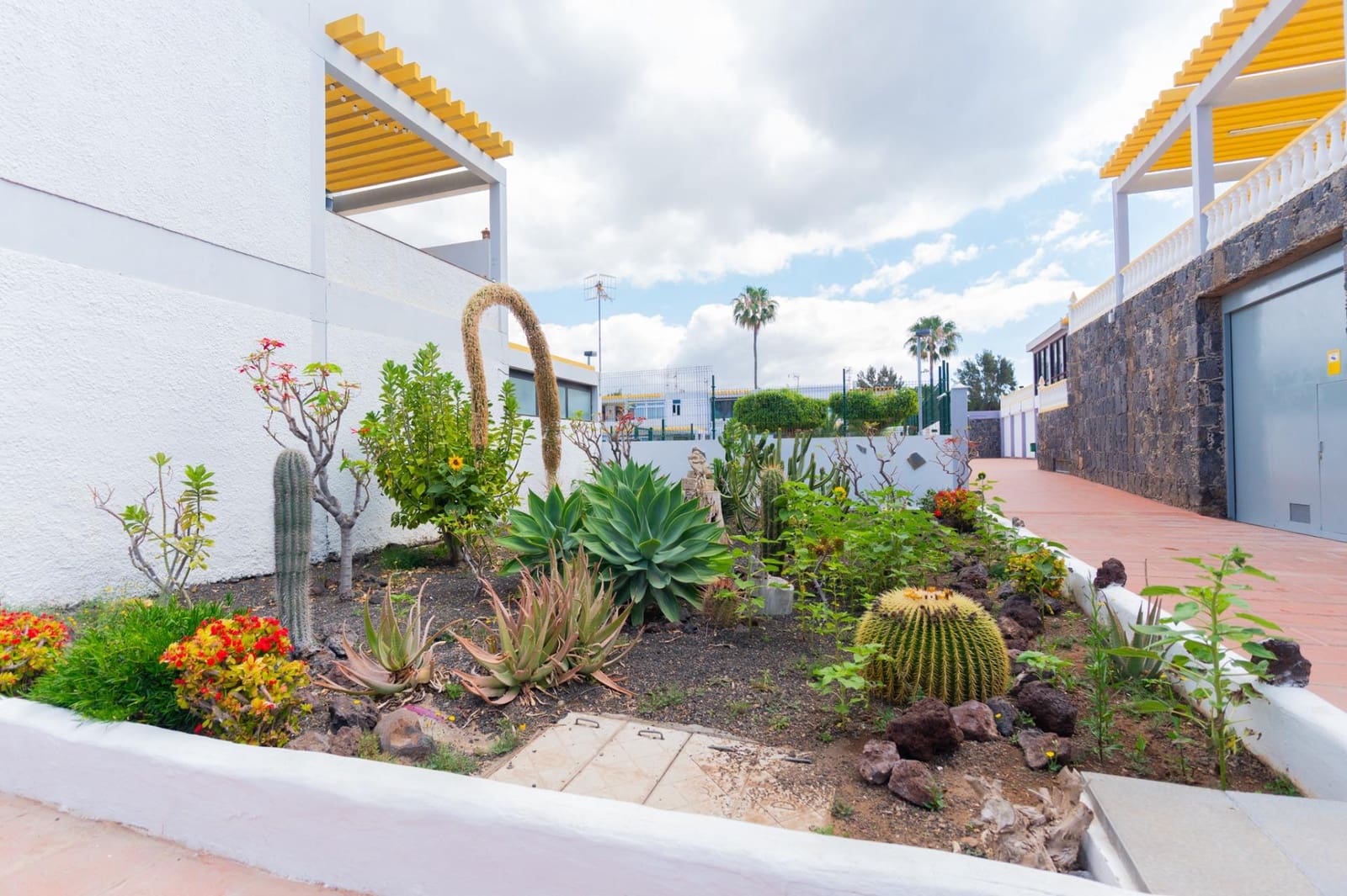 1 soverom Leilighet til salgs i Costa del Silencio med svømmebasseng - € 148 000 (Ref: 9892726)