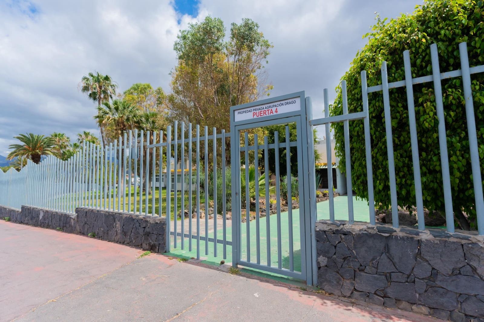 1 soverom Leilighet til salgs i Costa del Silencio med svømmebasseng - € 148 000 (Ref: 9892726)
