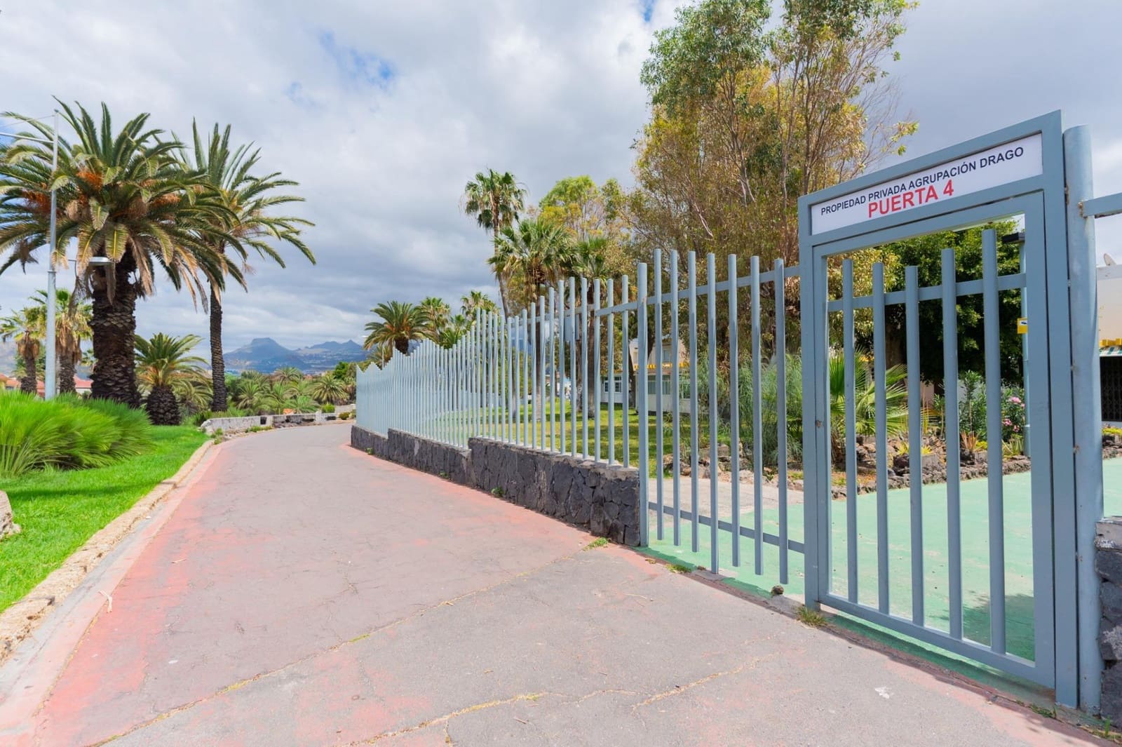 1 soverom Leilighet til salgs i Costa del Silencio med svømmebasseng - € 148 000 (Ref: 9892726)