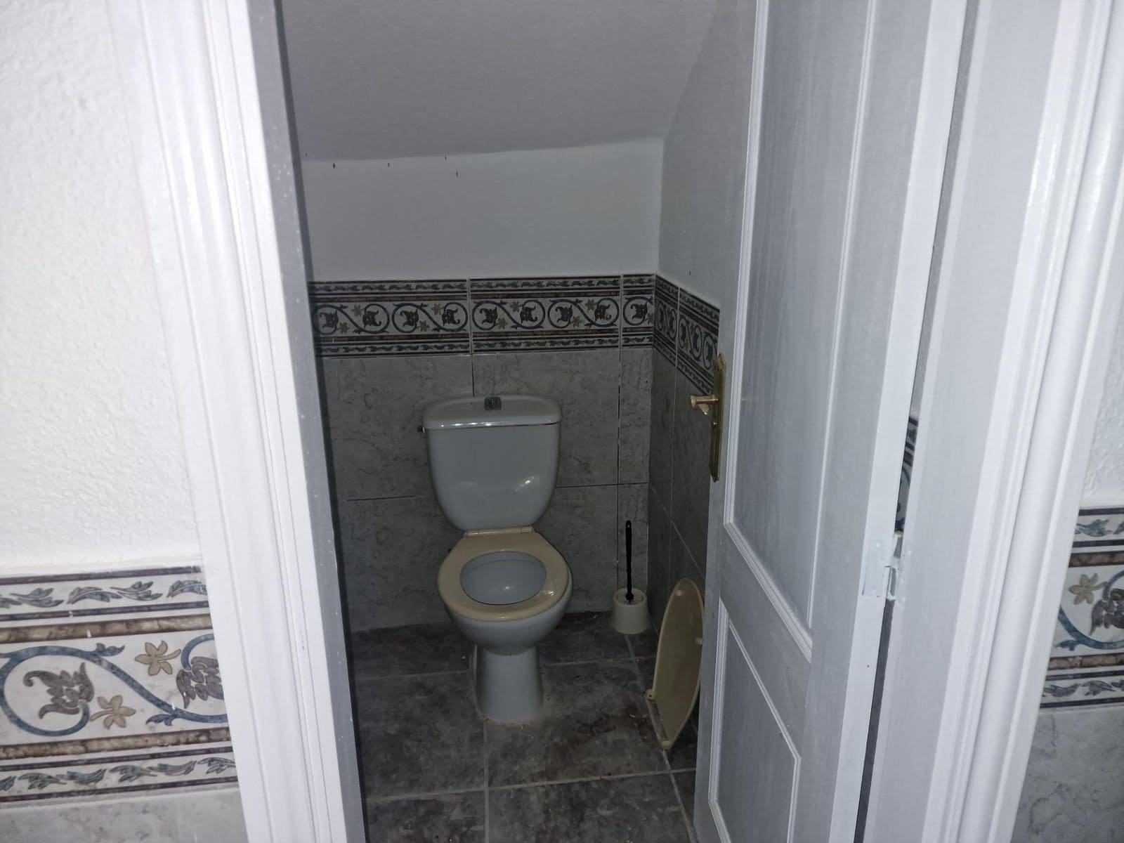 Commercial for sale in Alcala - € 178,500 (Ref: 9892730)