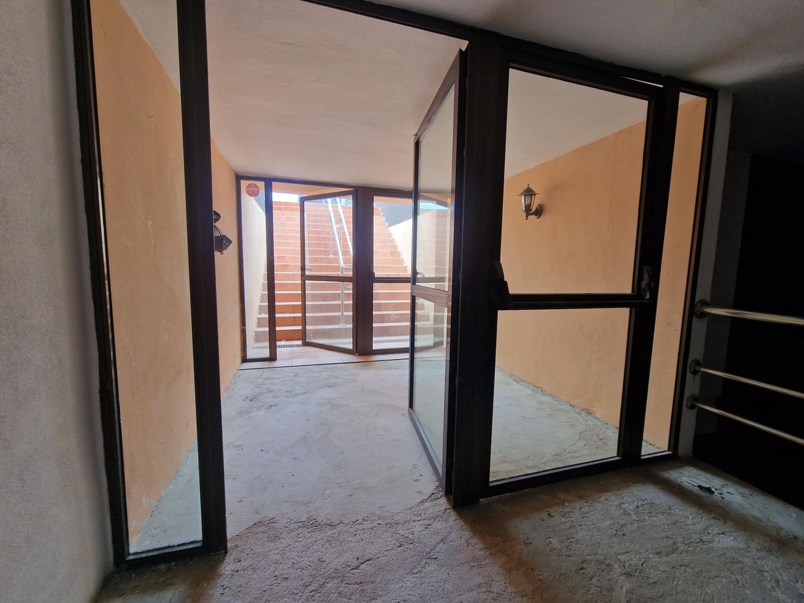 Commercial for sale in Alcala - € 178,500 (Ref: 9892730)