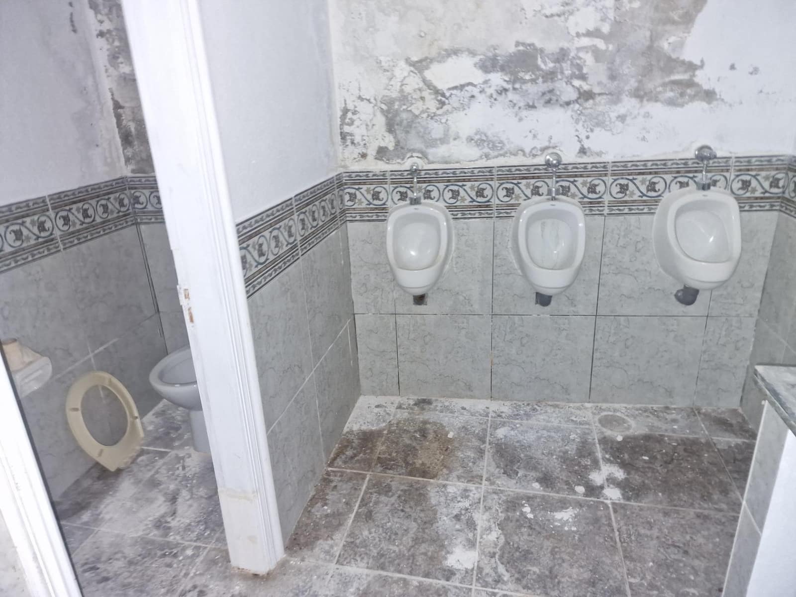Commercial for sale in Alcala - € 178,500 (Ref: 9892730)