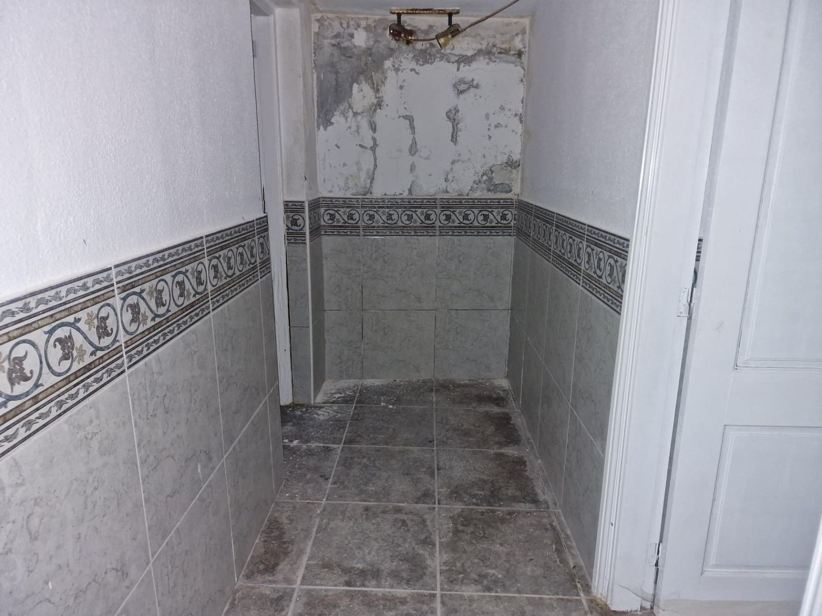 Commercial for sale in Alcala - € 178,500 (Ref: 9892730)