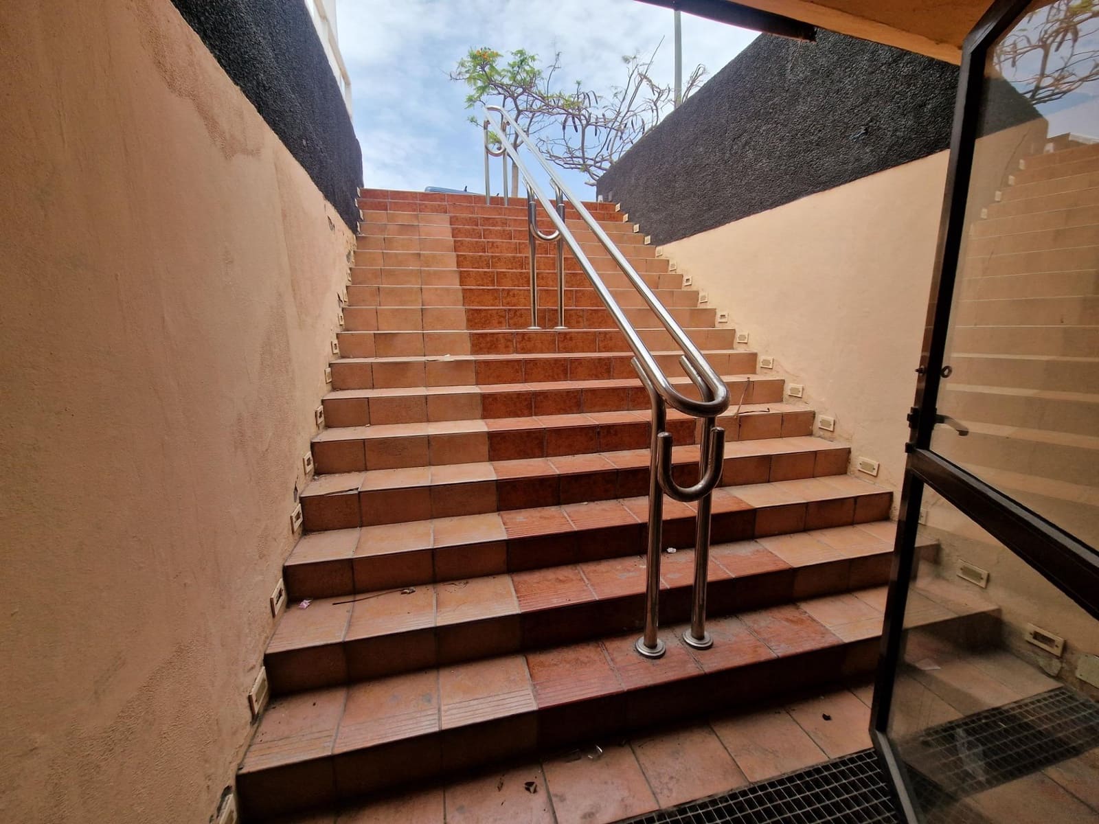 Commercial for sale in Alcala - € 178,500 (Ref: 9892730)