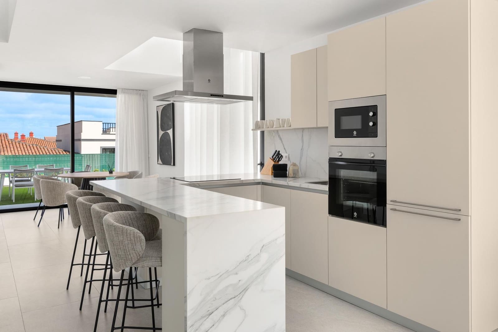 3 sypialnia Dom blizniak na sprzedaż w La Quinta z basenem garażem - 890 000 € (Ref: 9892731)