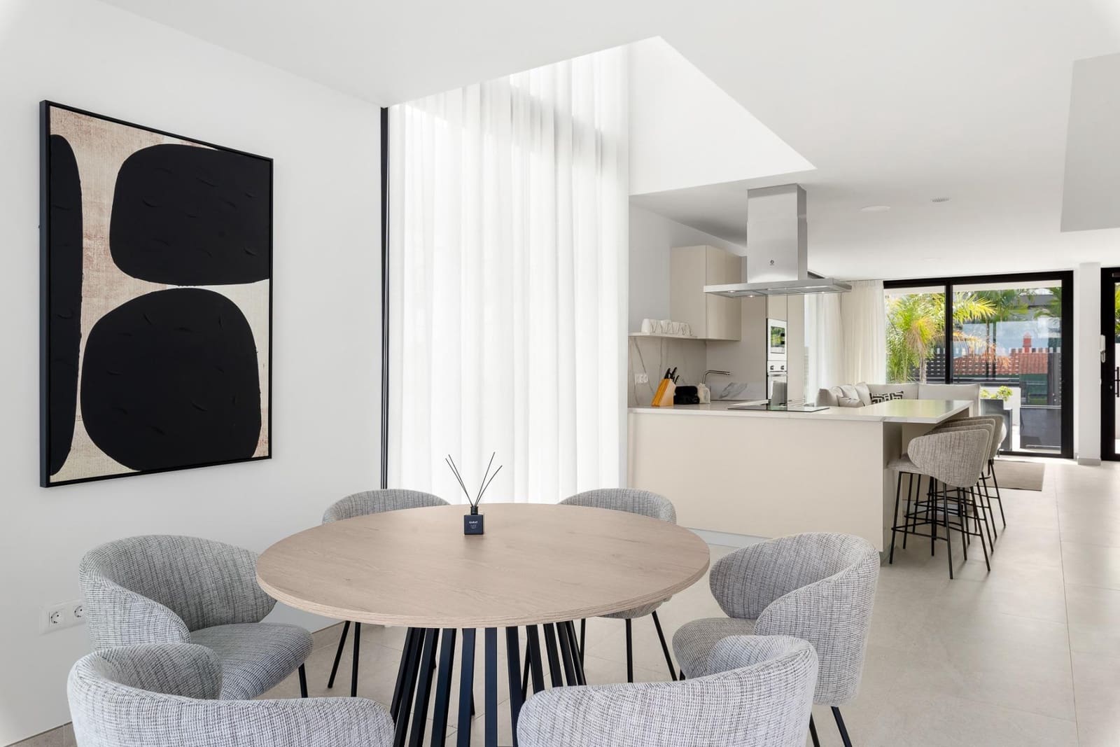 3 sypialnia Dom blizniak na sprzedaż w La Quinta z basenem garażem - 890 000 € (Ref: 9892731)